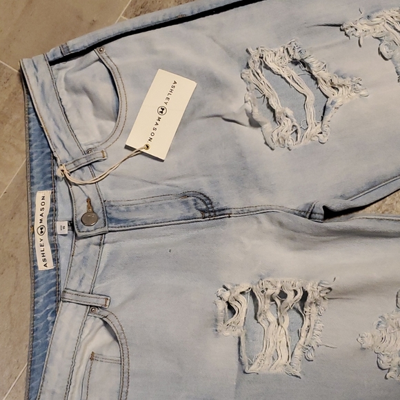 NWT Ashley Mason Destroyed Ankle Jeans - Picture 2 of 5